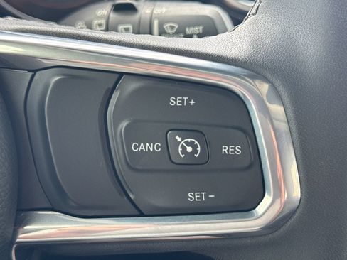 Used 2023 Jeep Wrangler Unlimited Sahara AWD/4WD image 27