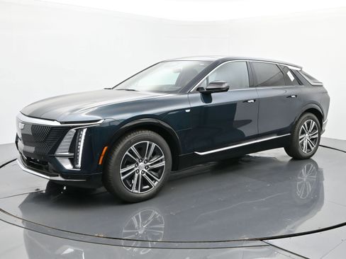 New 2025 Cadillac Lyriq Luxury image 1