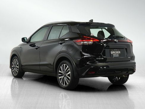 Used 2024 Nissan Kicks SV image 3