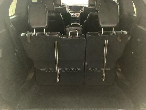 Used 2025 Chrysler Pacifica Select FWD image 8