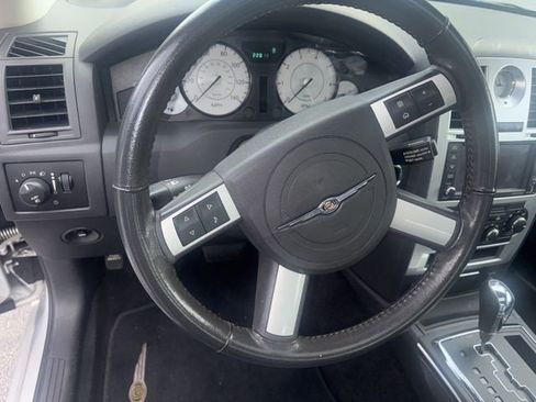 Used 2010 Chrysler 300 Touring image 23