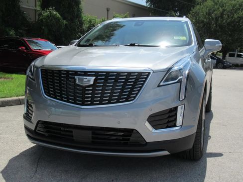 Used 2024 Cadillac XT5 Premium Luxury w/ Technology Package FWD image 3