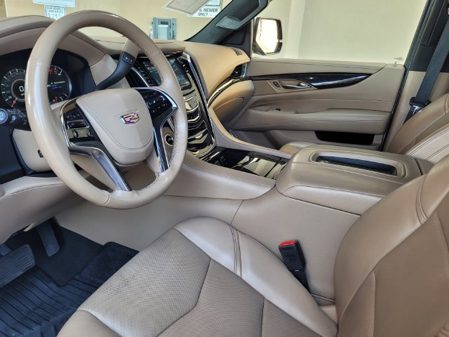 Used 2019 Cadillac Escalade Platinum AWD/4WD image 12