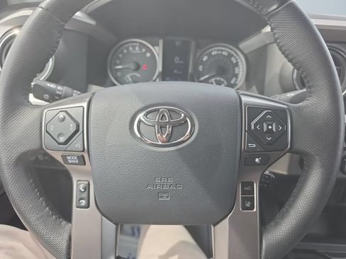 Used 2019 Toyota Tacoma SR5 AWD/4WD image 24