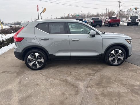 Certified 2025 Volvo XC40 B5 Plus image 4