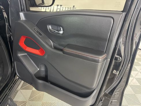 Used 2025 Nissan Frontier PRO-4X AWD/4WD image 30