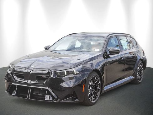 New 2026 BMW M5 Touring AWD/4WD image 3