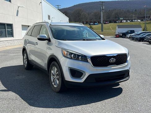 Used 2017 Kia Sorento LX image 1