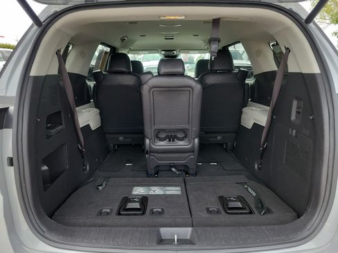 Used 2024 Kia Carnival EX FWD image 10