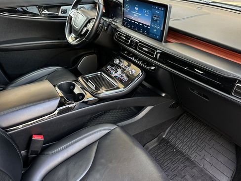 Used 2022 Lincoln Nautilus Reserve w/ Equipment Group 202A image 15