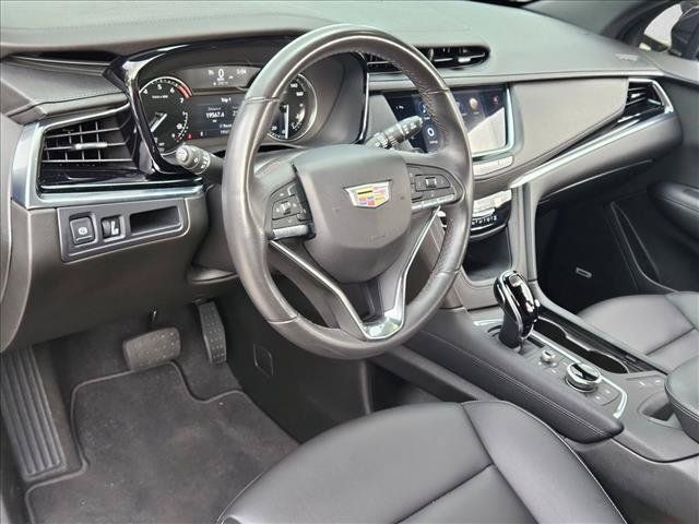 Used 2025 Cadillac XT6 Luxury FWD image 9