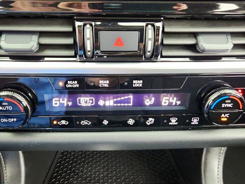 Used 2025 Nissan Pathfinder SV AWD/4WD image 40