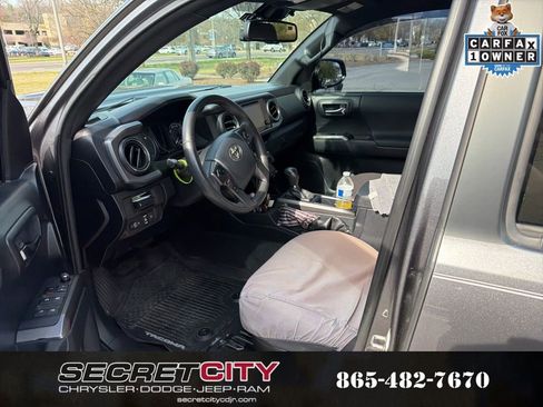 Used 2018 Toyota Tacoma TRD Sport image 7