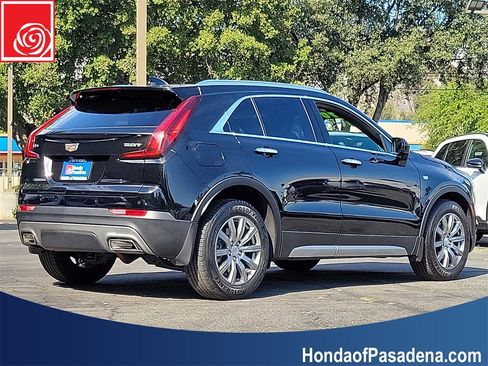 Used 2019 Cadillac XT4 Premium Luxury image 2