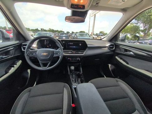 Used 2025 Chevrolet TrailBlazer LT AWD/4WD image 25