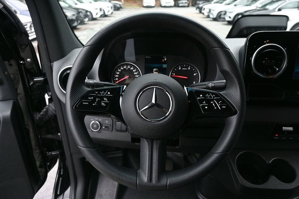 Used 2025 Mercedes-Benz Sprinter 2500 image 6