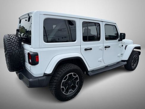 Used 2018 Jeep Wrangler Unlimited Sahara image 3