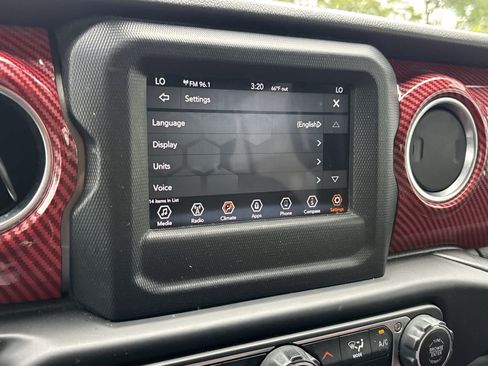 Certified 2020 Jeep Wrangler Unlimited Sahara AWD/4WD image 18