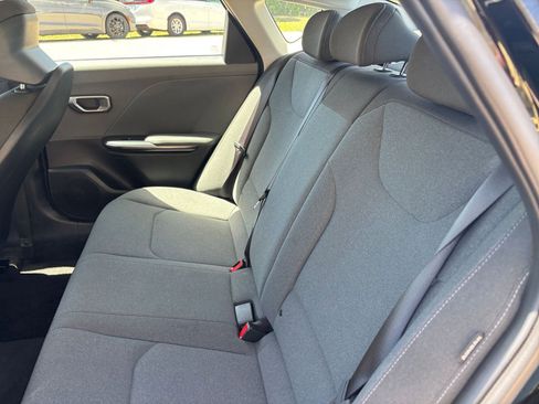 Used 2025 Kia K4 LXS image 37