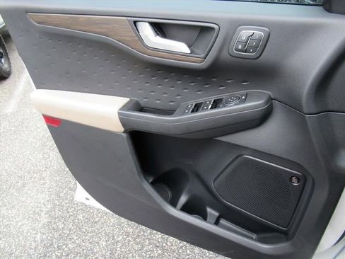 Used 2020 Ford Escape Titanium image 24