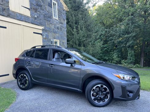 Used 2023 Subaru Crosstrek 2.0i Premium image 1