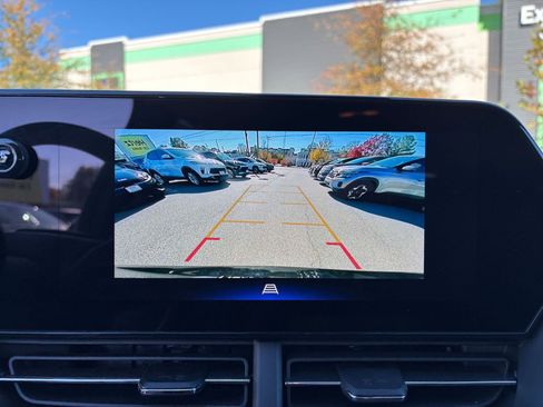 Used 2025 Chevrolet Trax LT image 17