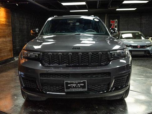 Used 2023 Jeep Grand Cherokee L Laredo image 4