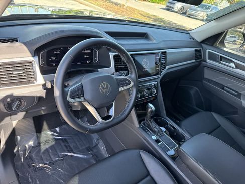 Used 2023 Volkswagen Atlas SE w/ Panoramic Sunroof Package FWD image 10