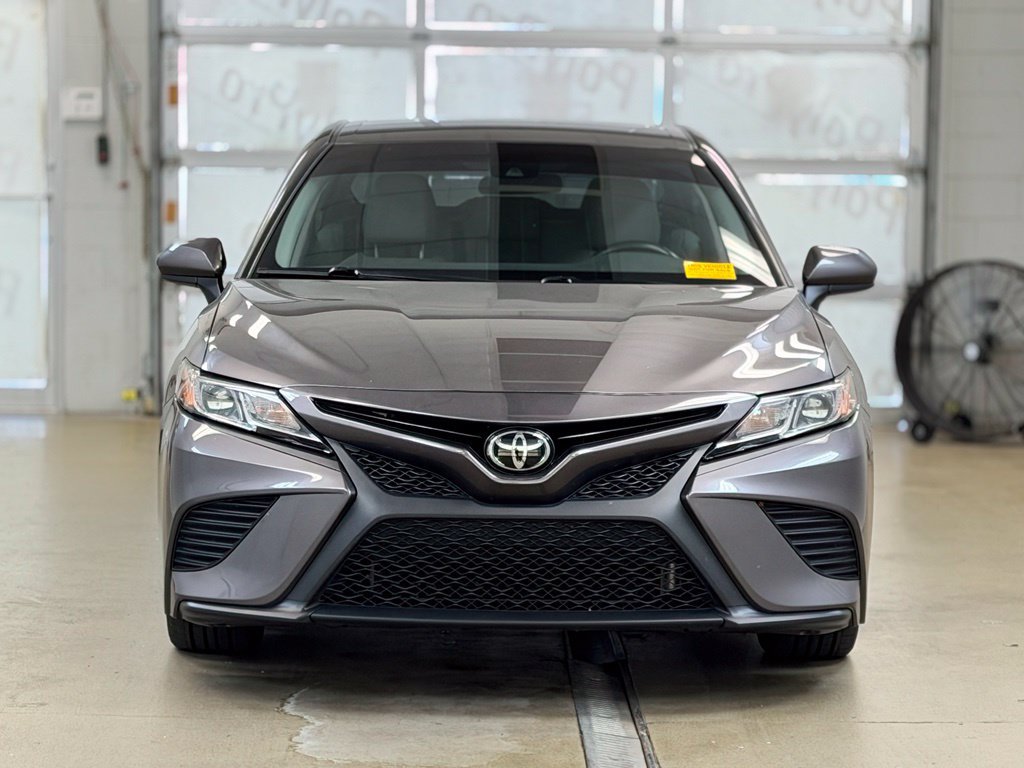 Used 2020 Toyota Camry SE FWD image 2