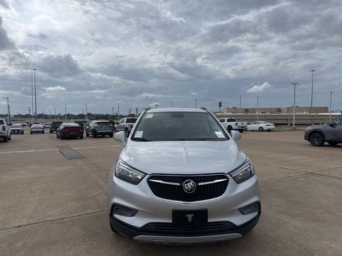 Used 2022 Buick Encore Preferred image 3
