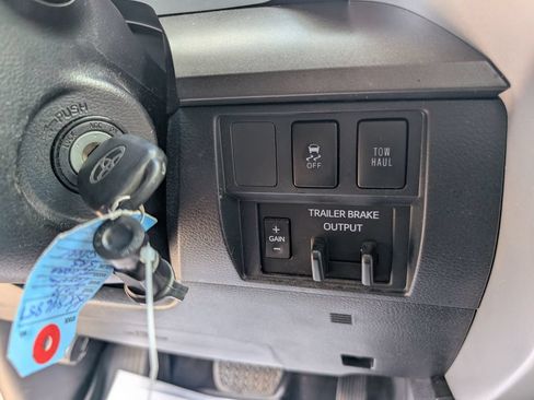 Used 2019 Toyota Tundra SR5 w/ SR5 Upgrade Package AWD/4WD image 5