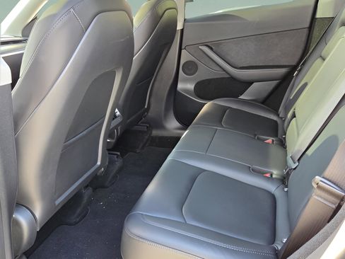 Used 2023 Tesla Model Y Performance image 10