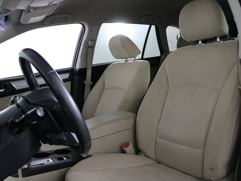 Used 2017 Subaru Outback 2.5i Premium image 19