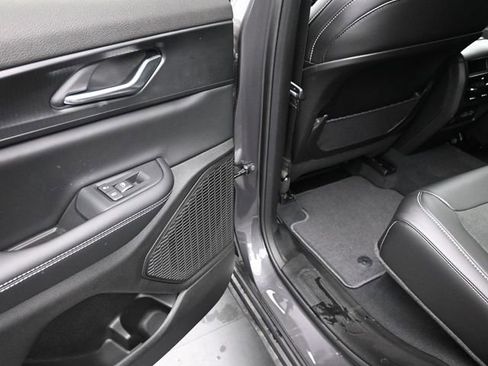 New 2025 Jeep Grand Cherokee Altitude image 18