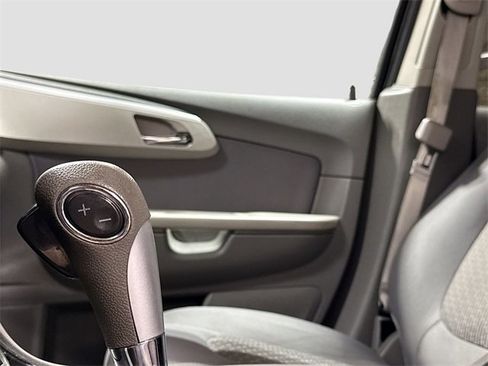 Used 2011 Chevrolet Traverse LS image 15