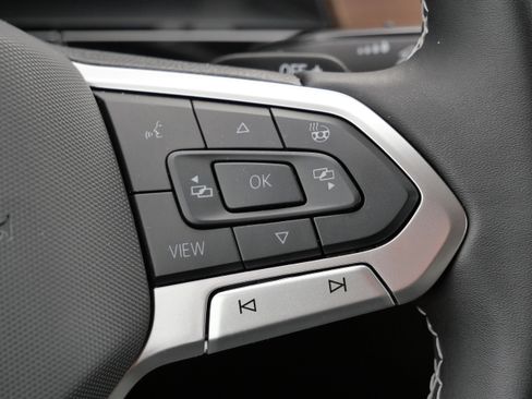 Certified 2024 Volkswagen Atlas SE w/ Black Wheel Package image 31