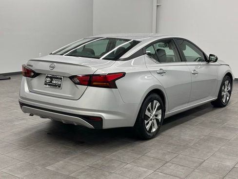 Used 2024 Nissan Altima 2.5 S image 2