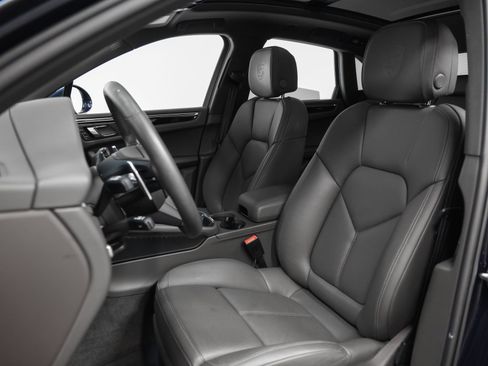 Used 2023 Porsche Macan AWD/4WD image 41