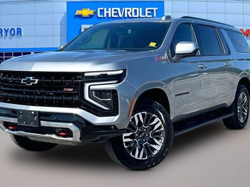 Used 2025 Chevrolet Suburban Z71 AWD/4WD image 3