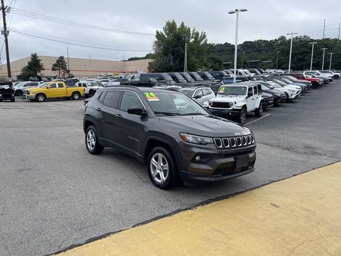 Used 2024 Jeep Compass Latitude AWD/4WD image 6