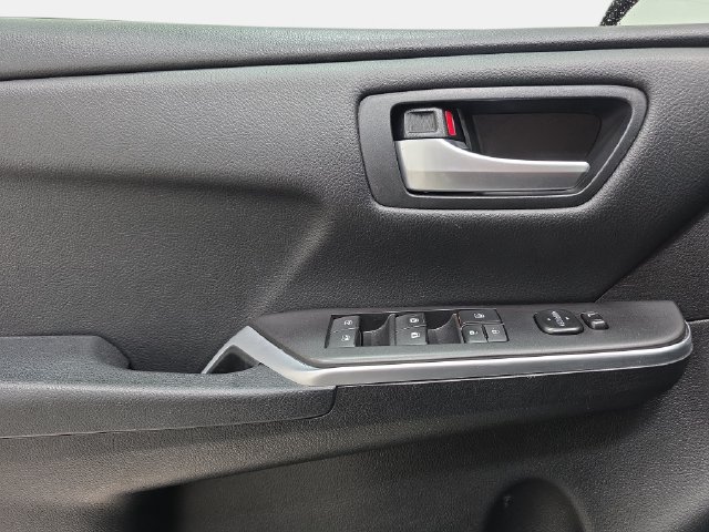 Used 2017 Toyota Camry SE FWD image 26