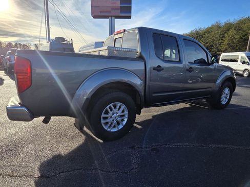 Used 2017 Nissan Frontier SV w/ SV Value Truck Package image 5