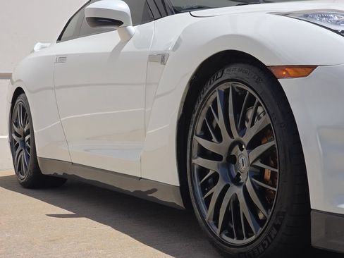 Used 2016 Nissan GT-R Premium AWD/4WD image 40