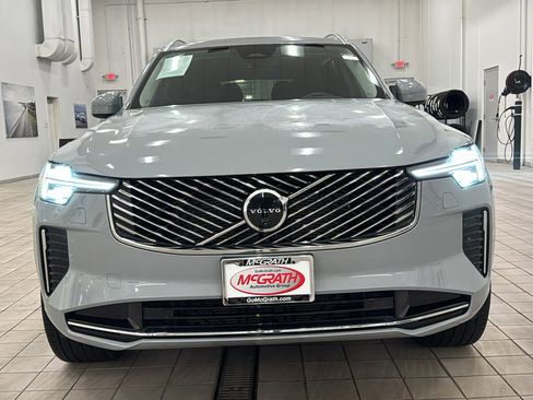 Used 2025 Volvo XC90 B6 Plus image 10