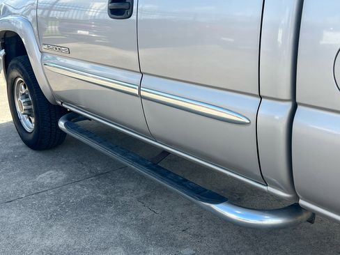 Used 2004 GMC Sierra 2500 SLT w/ Skid Plate Package image 48