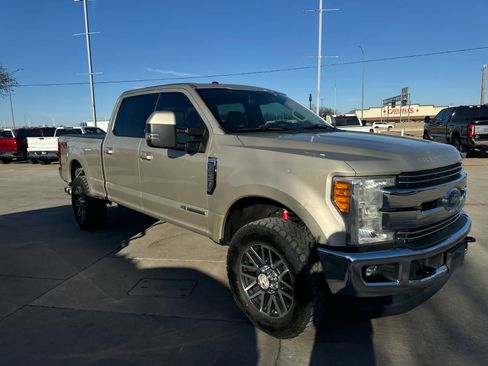 Used 2017 Ford F250 Lariat w/ Lariat Ultimate Package image 4