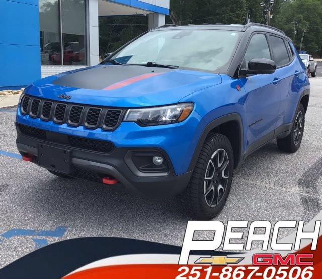 Used 2025 Jeep Compass Trailhawk AWD/4WD image 1
