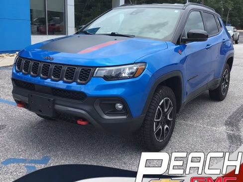 Used 2025 Jeep Compass Trailhawk AWD/4WD image 1