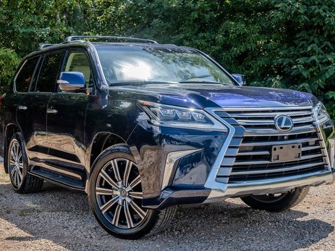 Used 2020 Lexus LX 570 4WD w/ Luxury Package image 7