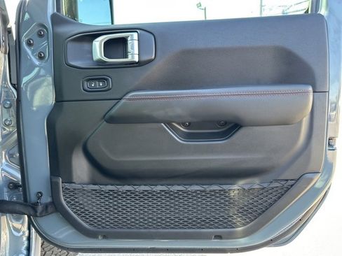 Used 2025 Jeep Gladiator Rubicon w/ Safety Group image 21